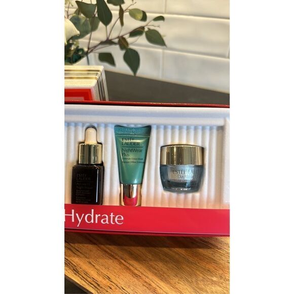 Protect + Hydrate For Healthy, YoungerLooking Skin 5-Piece Set - Picture 4 of 6